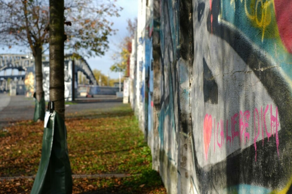 33 de ani de la căderea Zidului Berlinului. Simbolul divizării Germaniei, în cifre. GALERIE FOTO - Imaginea 6