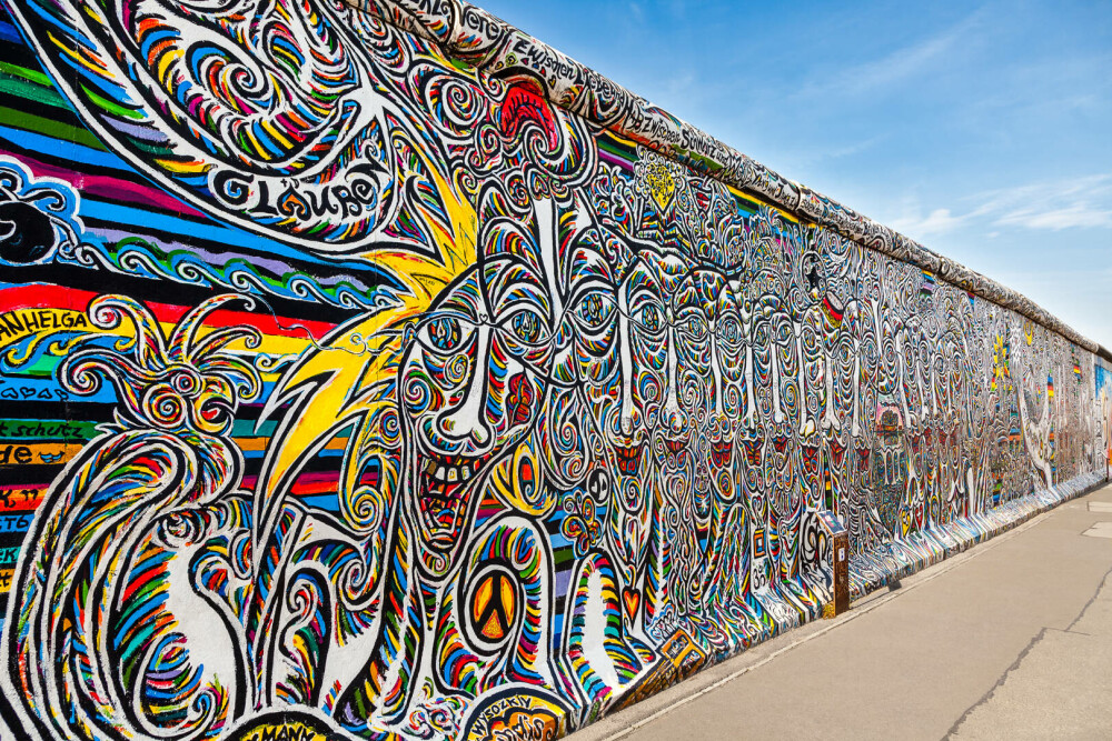 33 de ani de la căderea Zidului Berlinului. Simbolul divizării Germaniei, în cifre. GALERIE FOTO - Imaginea 11