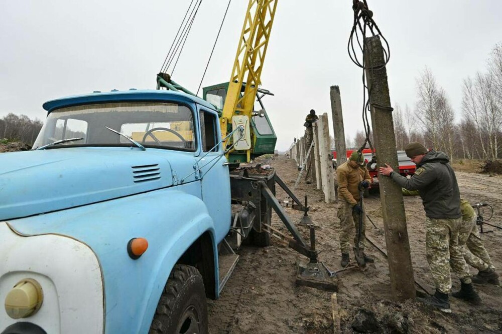 Ucraina construiește un zid de-a lungul graniței cu Belarus. GALERIE FOTO - Imaginea 3
