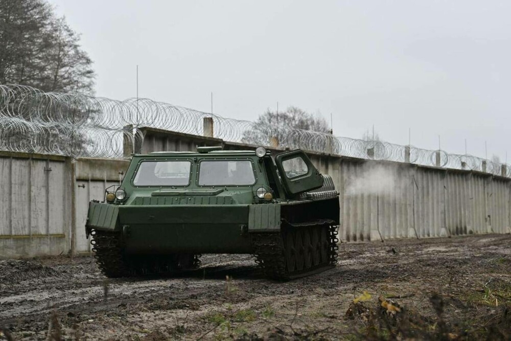 Ucraina construiește un zid de-a lungul graniței cu Belarus. GALERIE FOTO - Imaginea 6