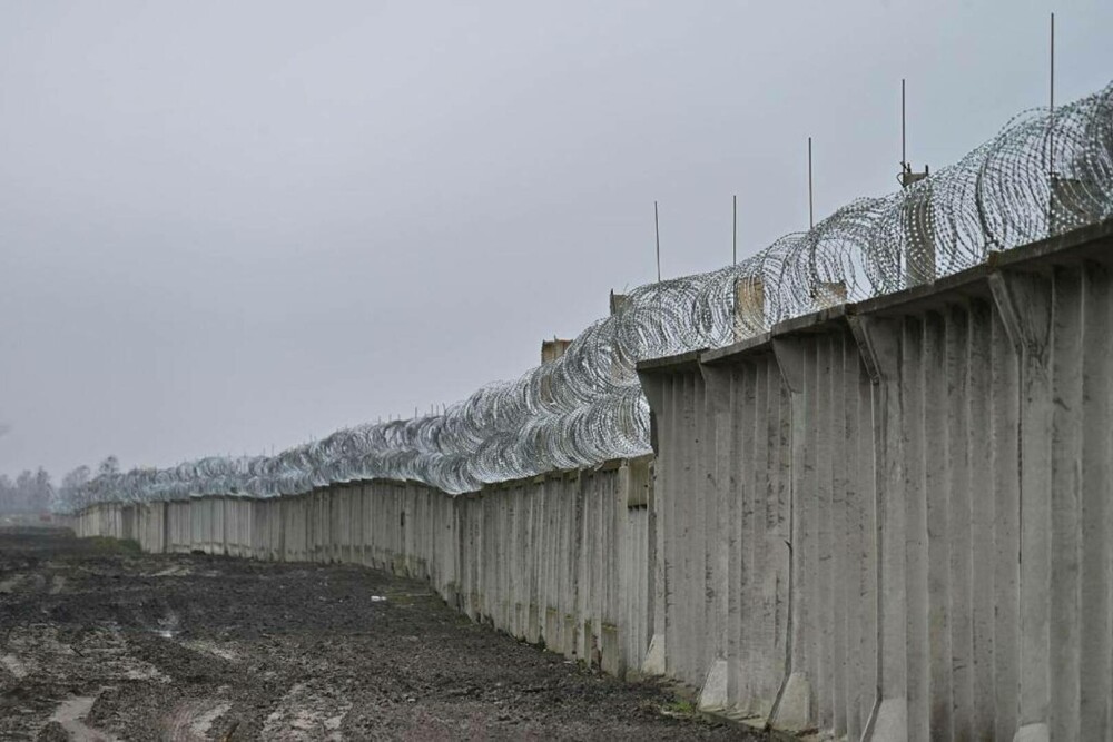 Ucraina construiește un zid de-a lungul graniței cu Belarus. GALERIE FOTO - Imaginea 7