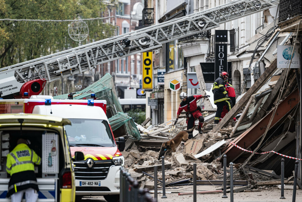 Două case s-au prăbușit din senin în centrul unui oraș din Franța. Clădirile tocmai fuseseră evacuate ”din precauție” - Imaginea 2