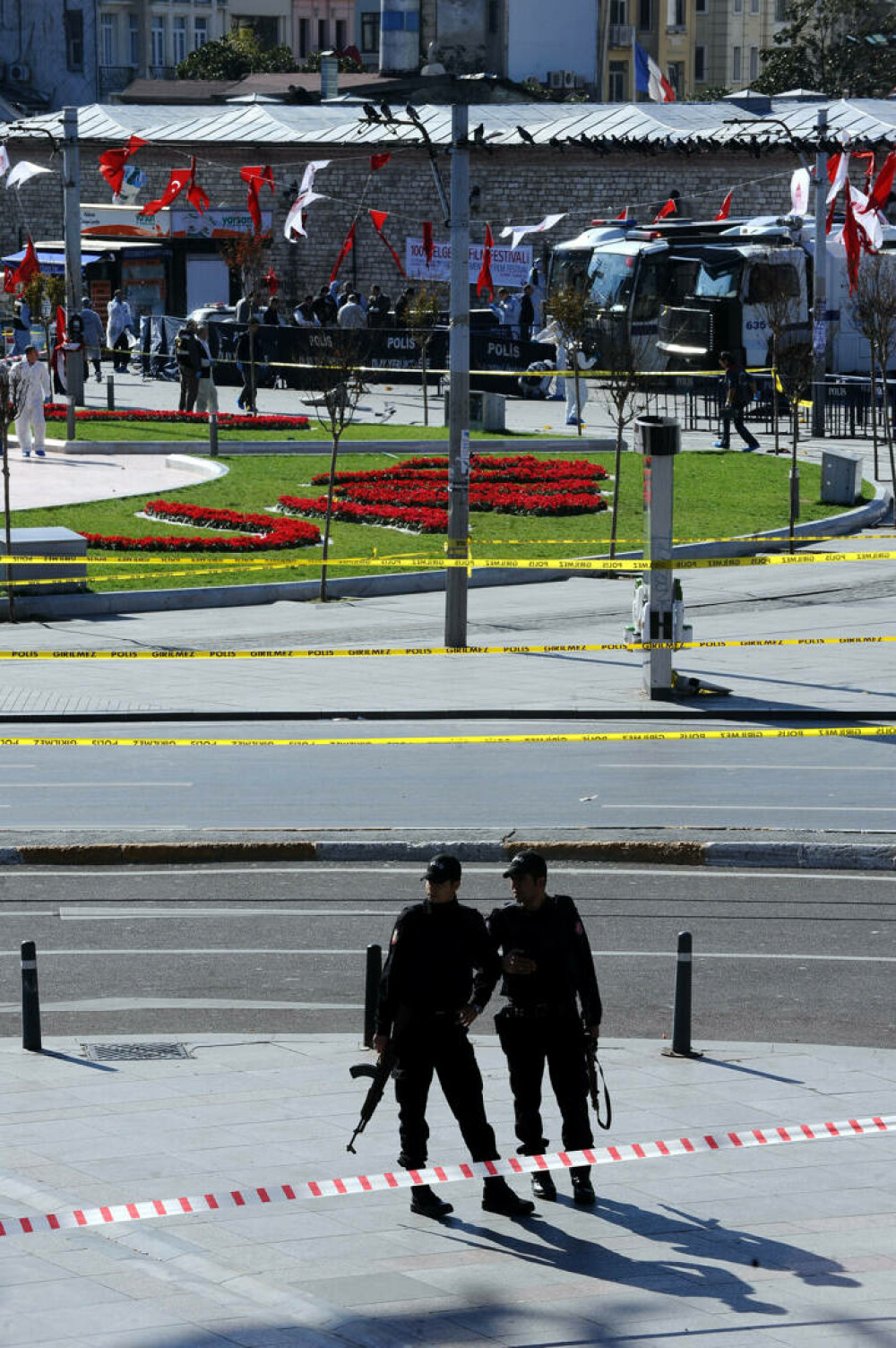 Atac cu bombă în Istanbul. Erdogan: „Miroase a terorism”. Bilanțul a ajuns la 6 morți și 81 de răniți | VIDEO - Imaginea 4