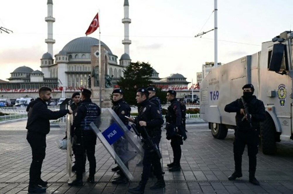 Atac cu bombă în Istanbul. Erdogan: „Miroase a terorism”. Bilanțul a ajuns la 6 morți și 81 de răniți | VIDEO - Imaginea 17