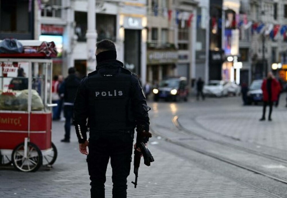 Atac cu bombă în Istanbul. Erdogan: „Miroase a terorism”. Bilanțul a ajuns la 6 morți și 81 de răniți | VIDEO - Imaginea 22