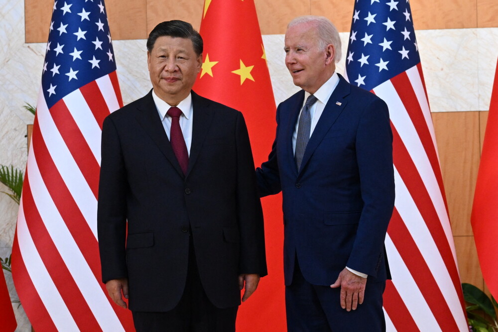 Prima întrevedere față în față, Joe Biden și Xi Jinping. Cei doi lideri au dat mâna, pe fondul tensiunilor din Taiwan - Imaginea 3