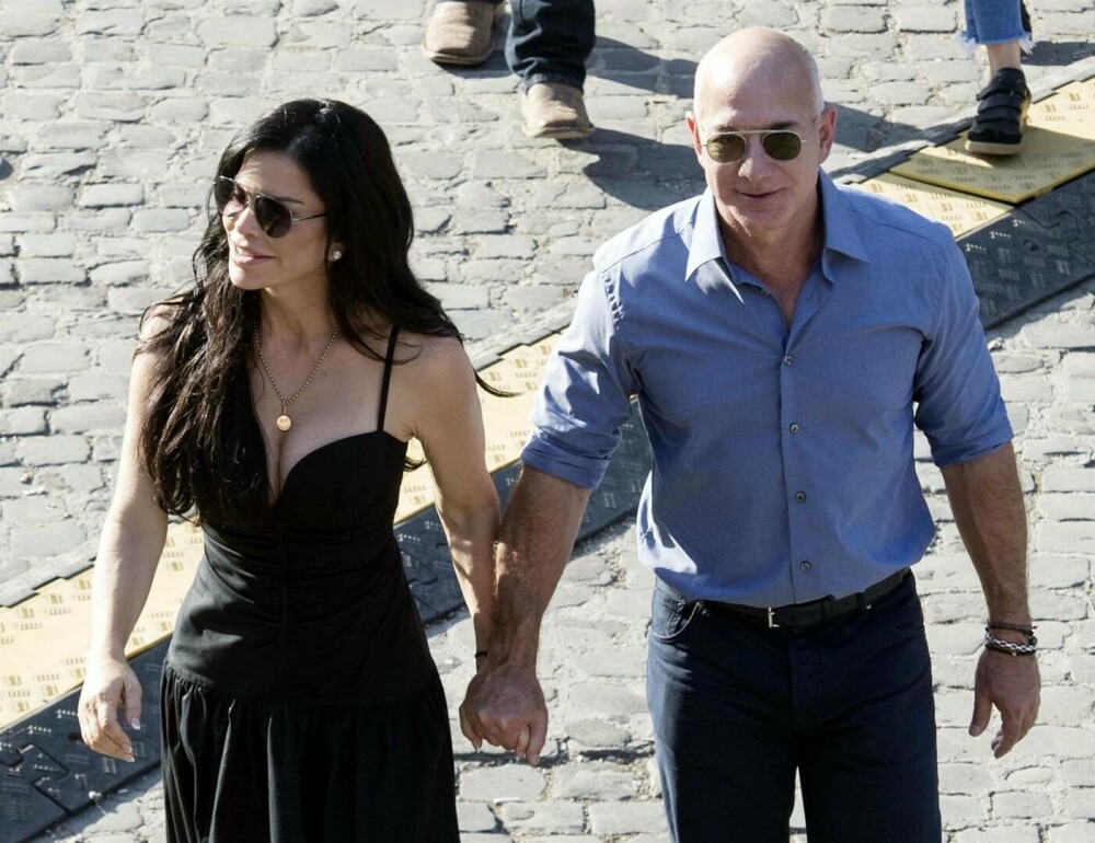 Jeff Bezos și Lauren Sanchez au ajuns la Veneția pentru „nunta secolului”. Ce vedete sunt pe lista invitaților. FOTO & VIDEO - Imaginea 50