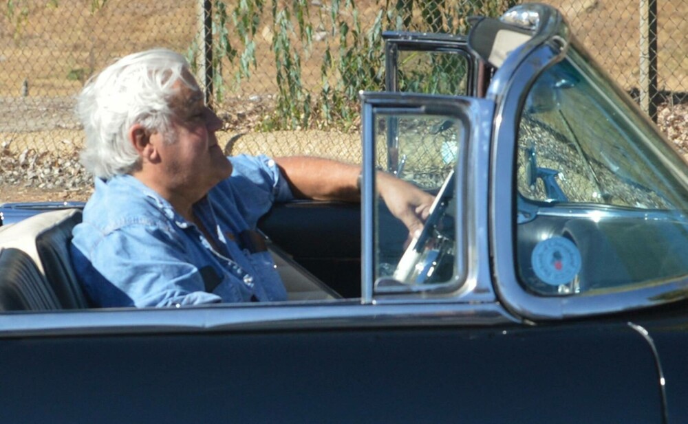 Jay Leno a fost internat cu arsuri grave, după ce una din mașinile sale a luat foc. Prima reacție a prezentatorului. FOTO - Imaginea 8