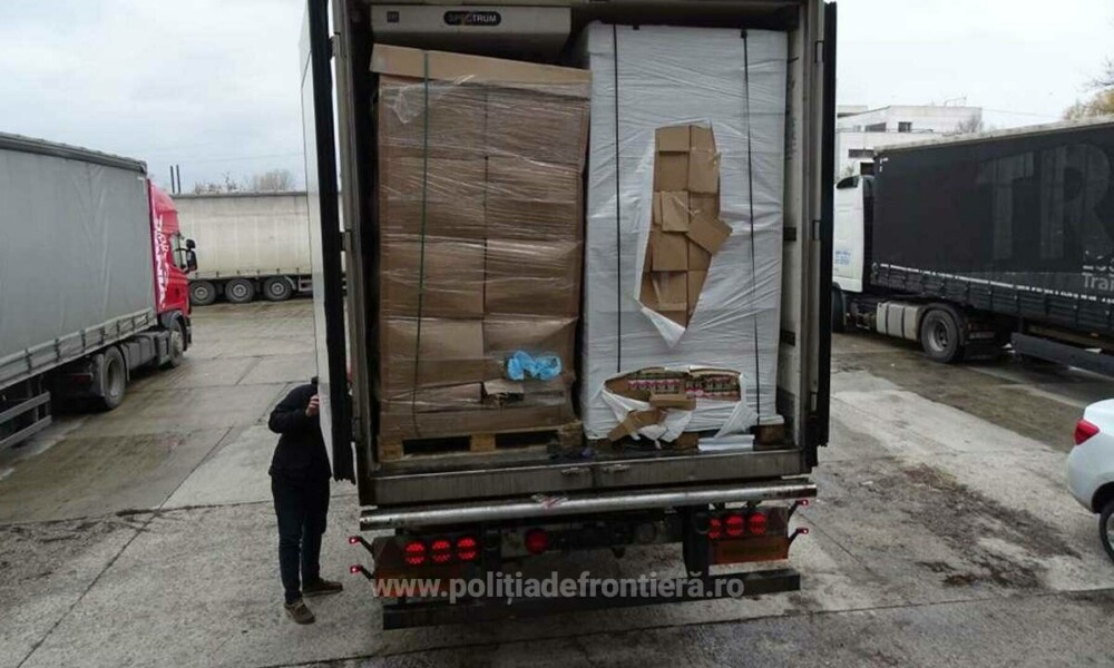 Ţigări de contrabandă de peste 1.400.000 de euro, descoperite de poliţişti într-o remorcă frigorifică, în Dolj - Imaginea 5