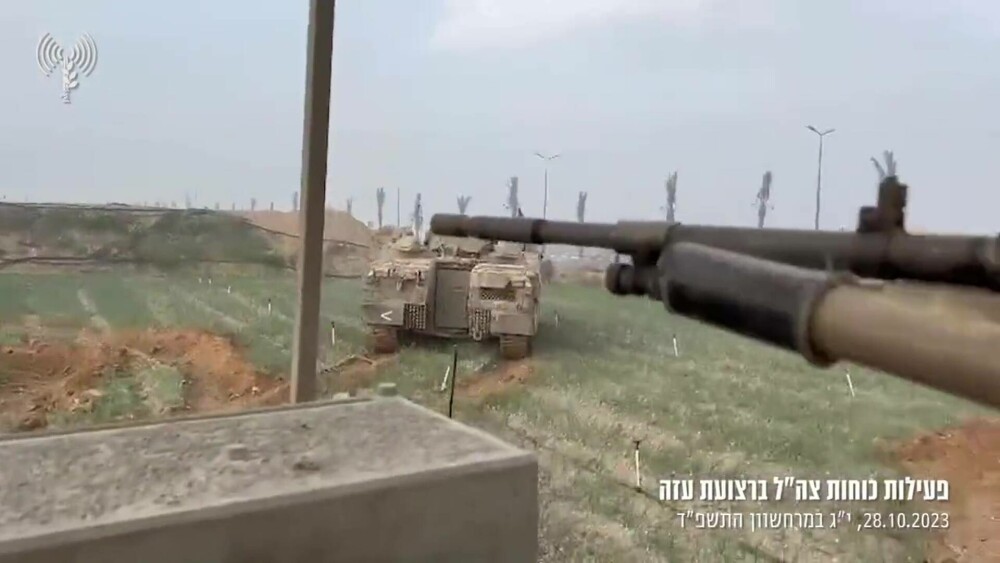 VIDEO cu momentele în care tancurile Israelului intră în Gaza. Imagini cu atacurile forțelor armate israeliene - Imaginea 3