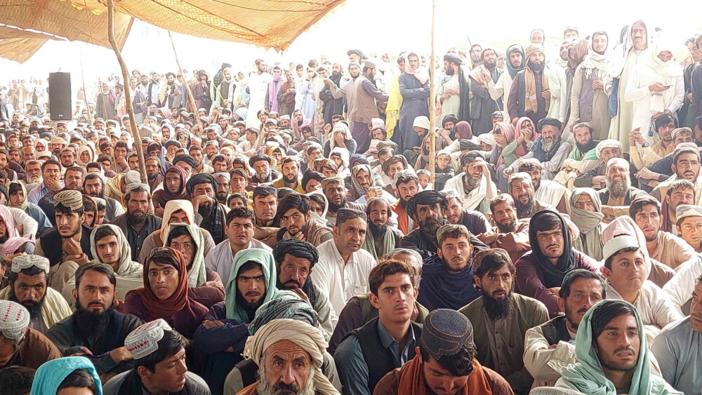 GALERIE FOTO. Exod în masă din Pakistan. Sute de mii de afgani, imigranți ilegali, sunt forțați să plece la ei în țară - Imaginea 1