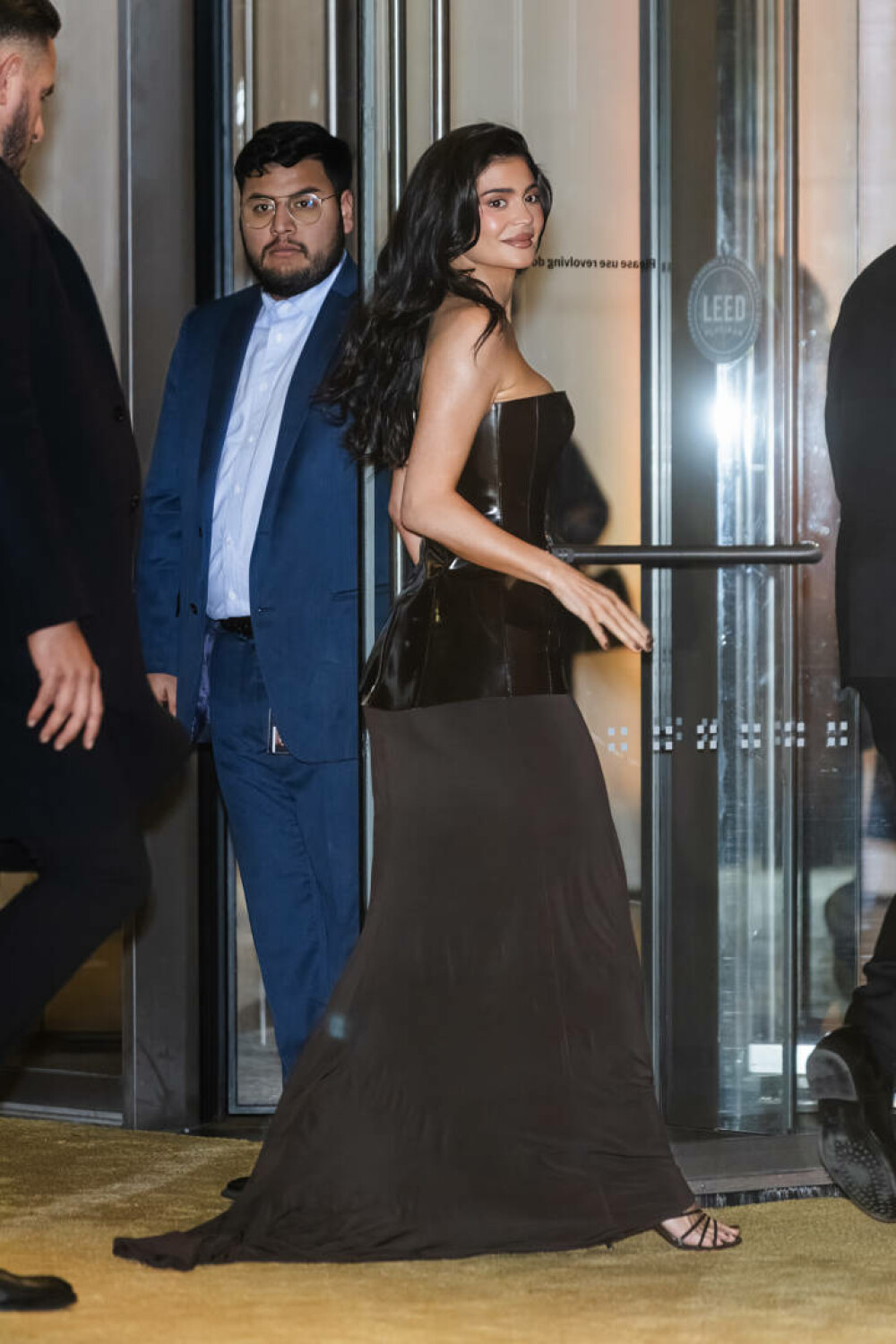 Kylie Jenner și iubitul ei, imagini de senzație. Cum au fost surprinși de paparazzi în cadrul unui eveniment. FOTO - Imaginea 1