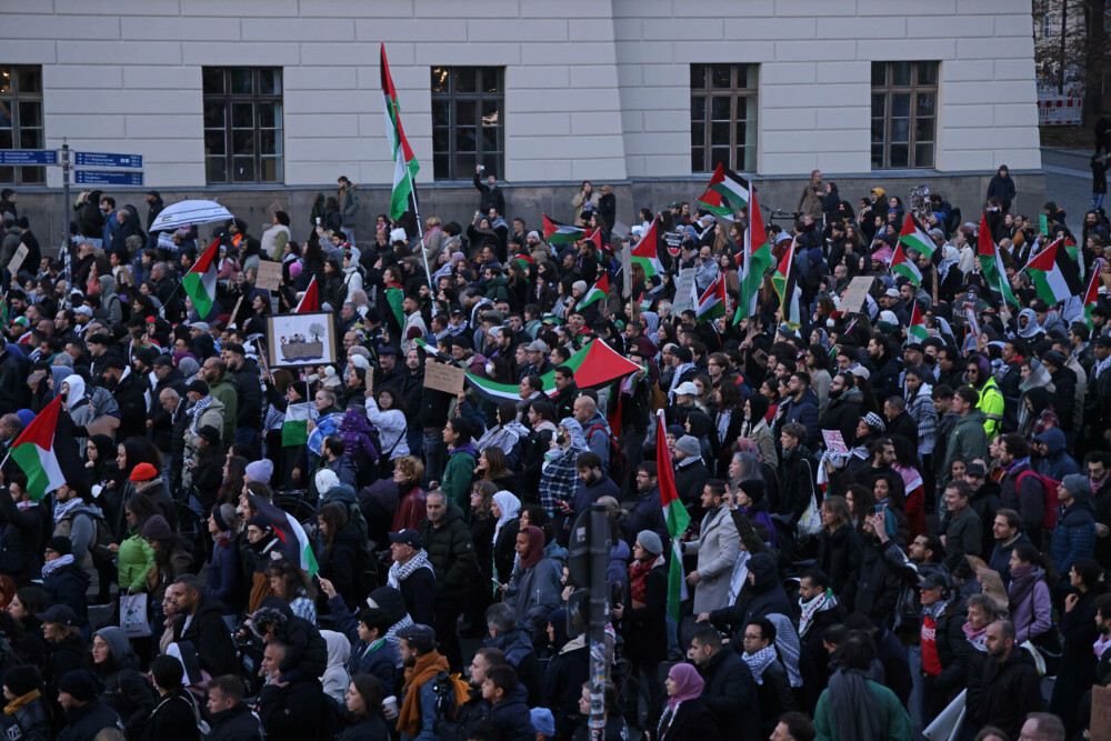 „Palestina va învinge!”. Manifestații de amploare în semn de solidaritate cu palestinienii la Berlin, Paris și Londra | VIDEO - Imaginea 5