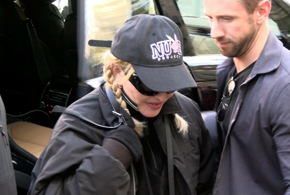 Madonna și-a uimit fanii. Cum s-a fotografiat în camera de hotel. Vedeta pop și-a revenit spectaculos | FOTO - Imaginea 1