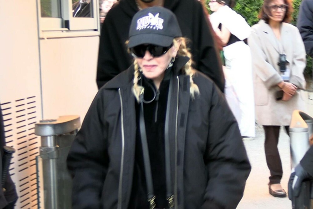 Madonna și-a uimit fanii. Cum s-a fotografiat în camera de hotel. Vedeta pop și-a revenit spectaculos | FOTO - Imaginea 2