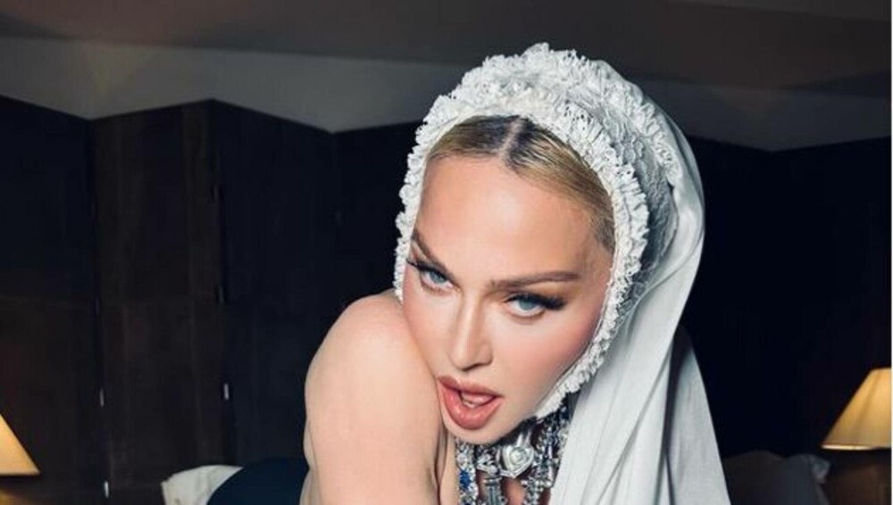 Madonna și-a uimit fanii. Cum s-a fotografiat în camera de hotel. Vedeta pop și-a revenit spectaculos | FOTO - Imaginea 3