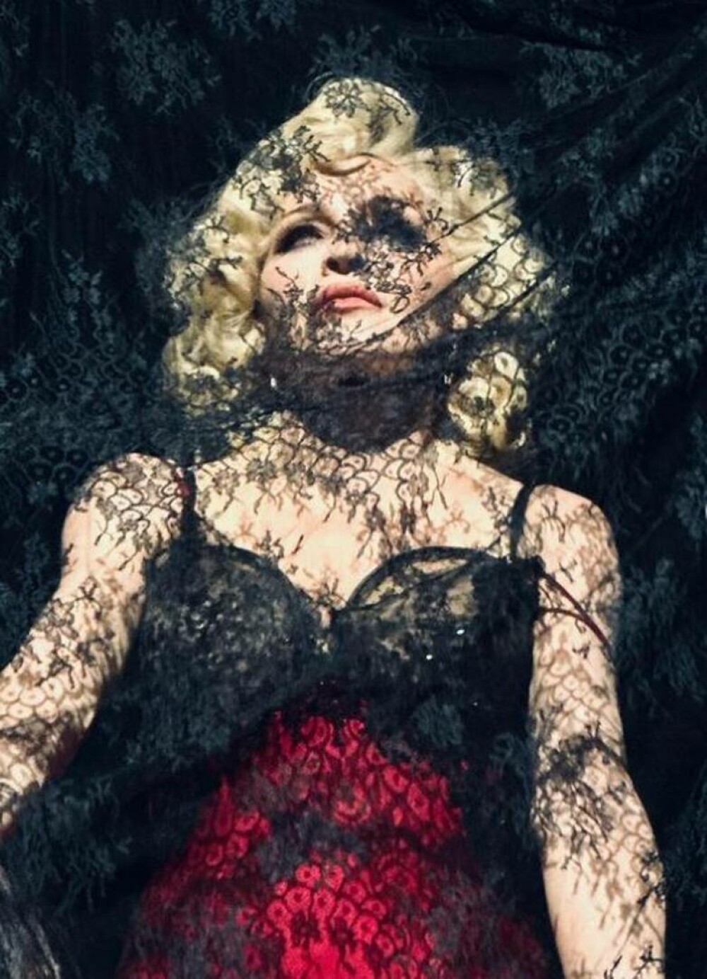 Madonna și-a uimit fanii. Cum s-a fotografiat în camera de hotel. Vedeta pop și-a revenit spectaculos | FOTO - Imaginea 6