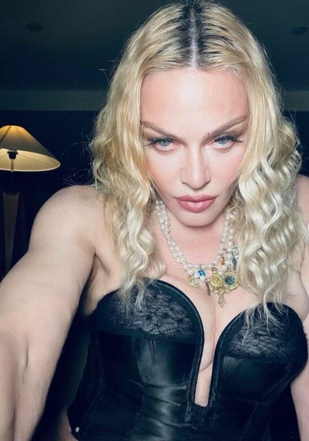 Madonna și-a uimit fanii. Cum s-a fotografiat în camera de hotel. Vedeta pop și-a revenit spectaculos | FOTO - Imaginea 10
