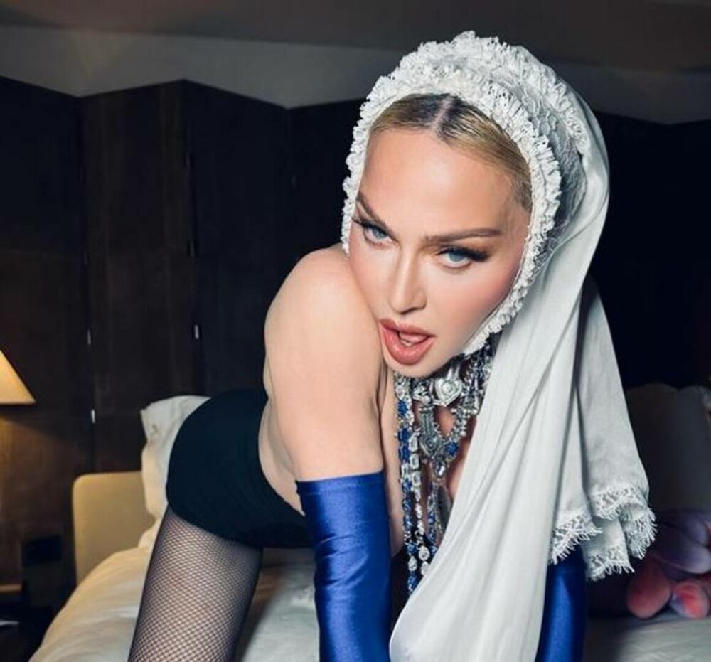 Madonna și-a uimit fanii. Cum s-a fotografiat în camera de hotel. Vedeta pop și-a revenit spectaculos | FOTO - Imaginea 13