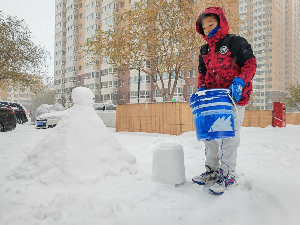 Zăpada și viscolul au pus stăpânire pe nord-vestul Chinei. Locuitorii au fost avertizați să rămână în case | GALERIE FOTO - Imaginea 1
