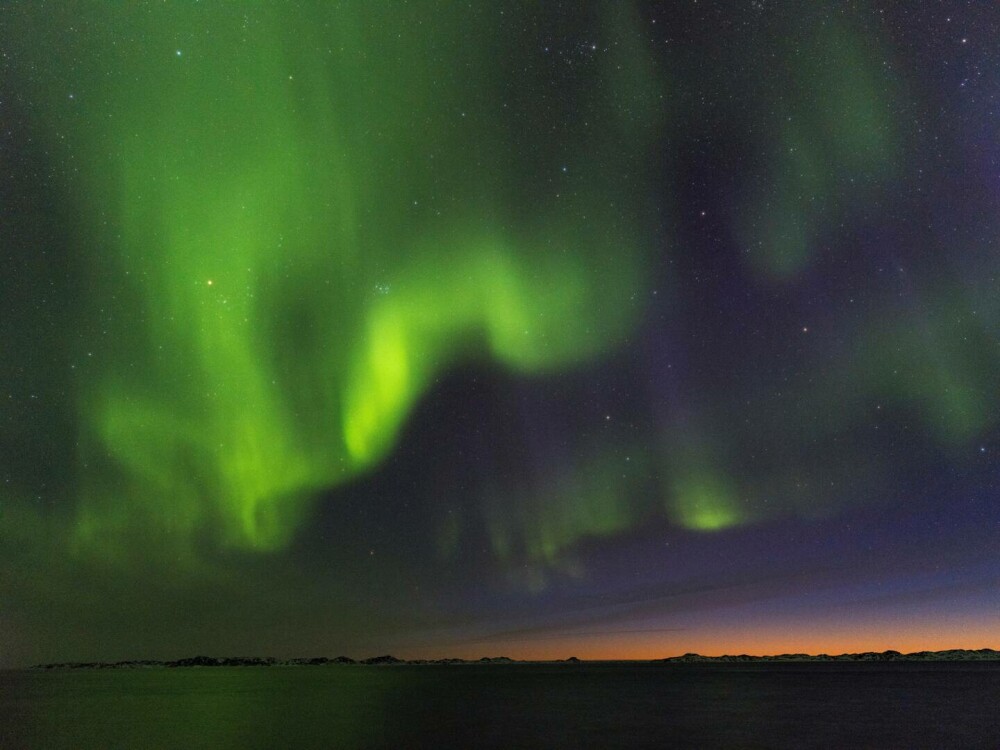 De ce este considerată un semn rău aurora boreală roșie, observată și pe cerul României - Imaginea 11