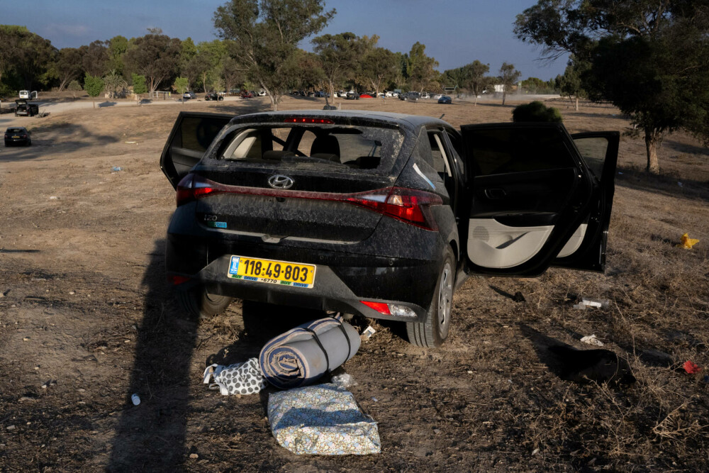 „Mai este cineva în viață aici?”. Noi imagini șocante de la masacrul comis de Hamas la „festivalul groazei” | VIDEO - Imaginea 8