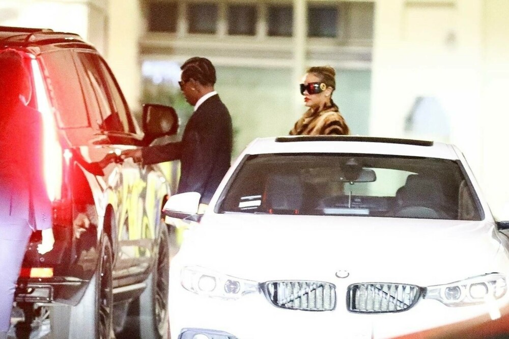 Rihanna, apariție excentrică alături de partenerul ei, A$AP Rocky, în Beverly Hills. GALERIE FOTO - Imaginea 5
