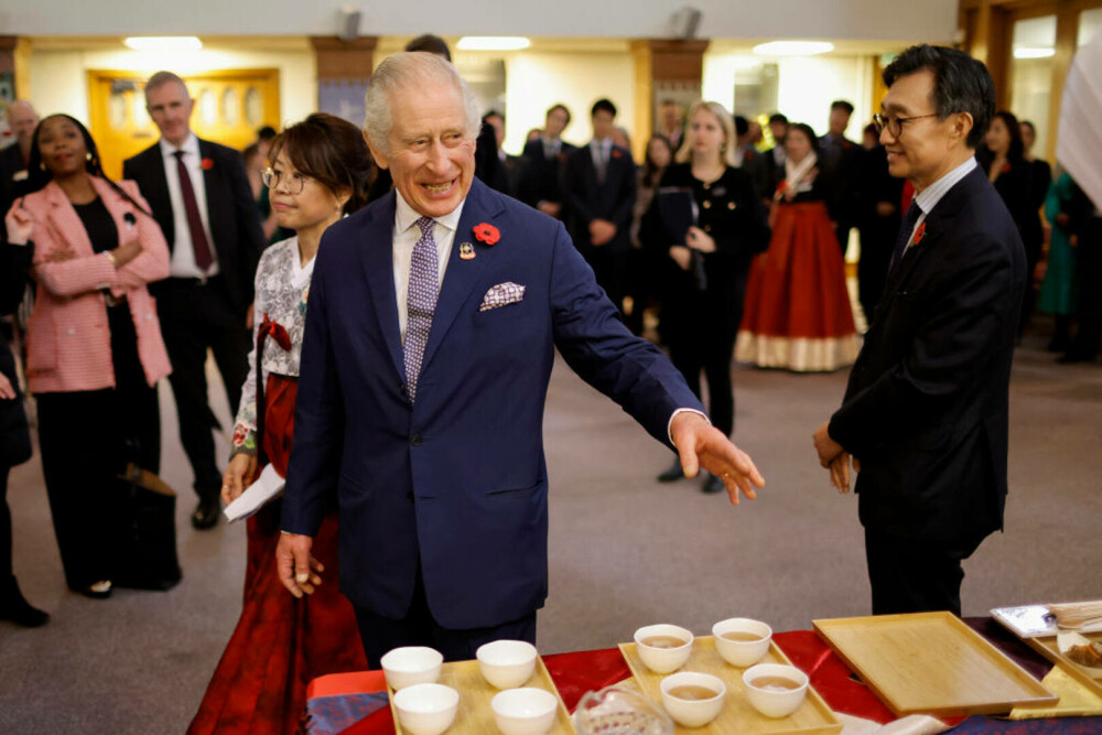 Regele Charles al Marii Britanii a făcut o glumă după ce a primit un cadou coreean: ”Oare îmi va exploda capul?