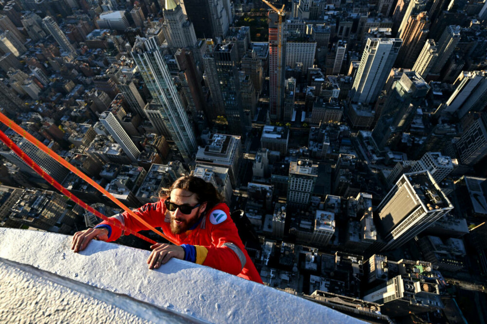 FOTO. Nu a fost un rol într-un film. Motivul pentru care Jared Leto s-a urcat pe Empire State Building - Imaginea 1
