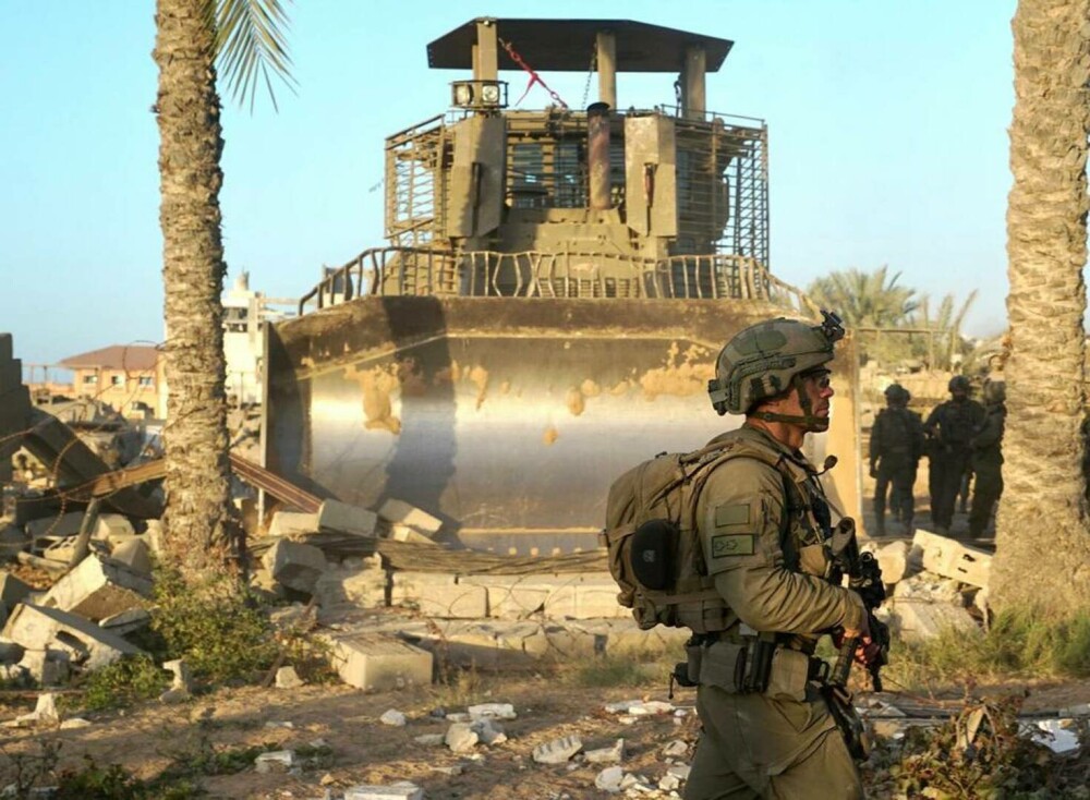 FOTO. Armata Israelului a anunțat că a preluat controlul asupra a 11 posturi militare ale Hamas în Gaza - Imaginea 1