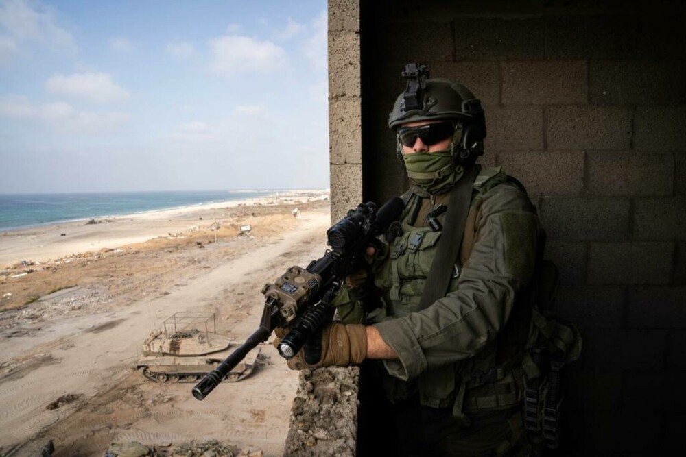 FOTO. Armata Israelului a anunțat că a preluat controlul asupra a 11 posturi militare ale Hamas în Gaza - Imaginea 5