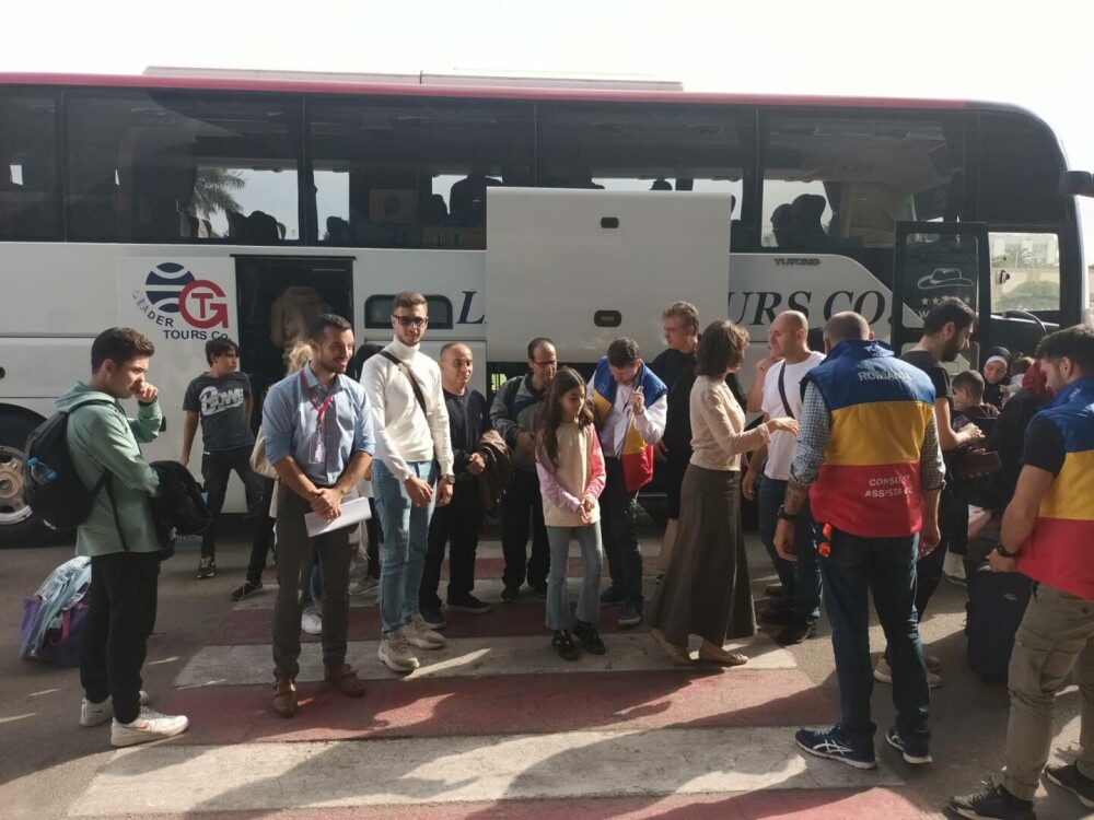 Alți 41 de români din Fâșia Gaza, cu dublă cetățenie, au ajuns în țară: ”Am fugit efectiv dintr-un loc în altul, e dezastru” - Imaginea 3