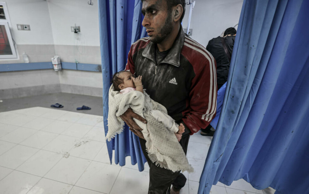Medic din Gaza, despre realitatea cruntă a războiului: „Bebelușii sunt lăsați să moară în spitale. Se transformă în cimitire” - Imaginea 21