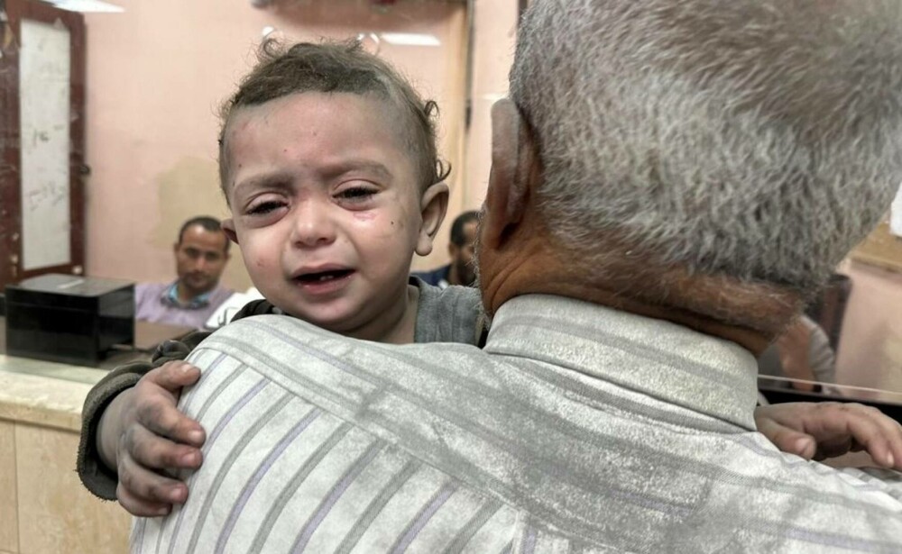 Medic din Gaza, despre realitatea cruntă a războiului: „Bebelușii sunt lăsați să moară în spitale. Se transformă în cimitire” - Imaginea 39