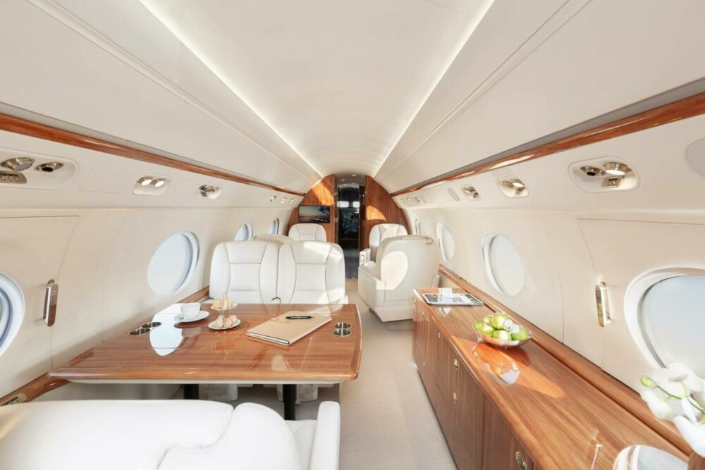 Cum arată interiorul avionului de lux cu care Klaus Iohannis zboară în Africa. Costă și 62 mil. $ și are până și duș FOTO - Imaginea 7