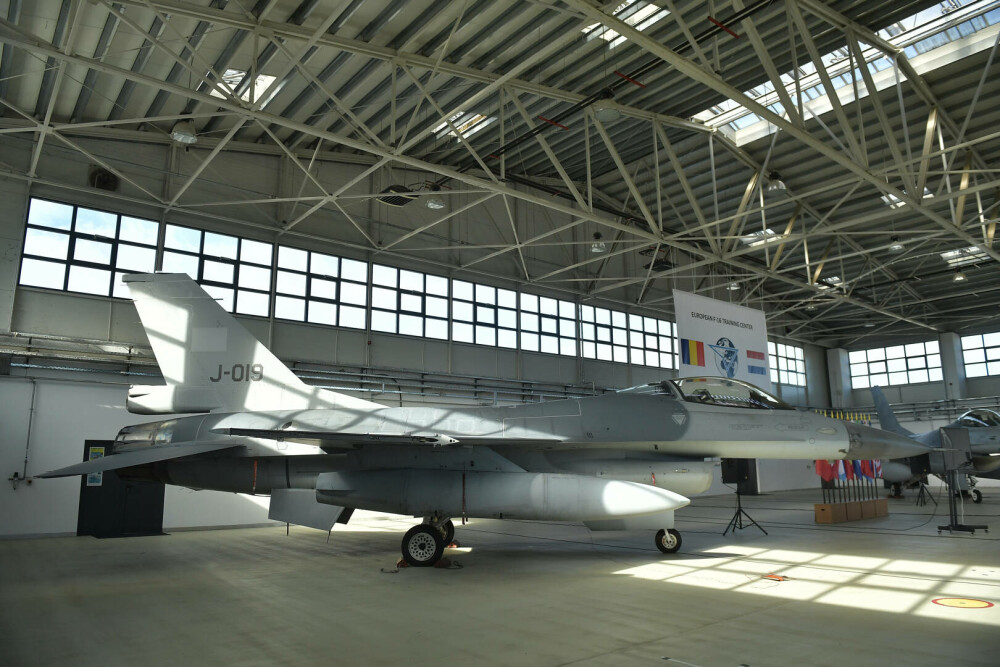 Centrul European de Instruire F-16 a fost inaugurat. La Baza 86 Fetești vor fi instruiți și piloți ucraineni. GALERIE FOTO - Imaginea 1