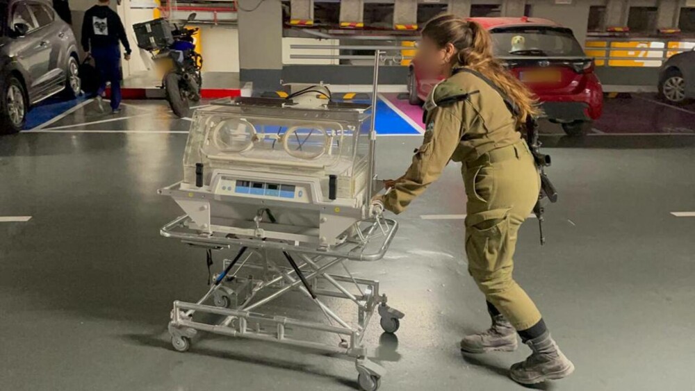 FOTO. Armata Israelului a început să trimită incubatoare pentru bebelușii în stare gravă din Gaza, în spitalul Al-Shifa - Imaginea 2