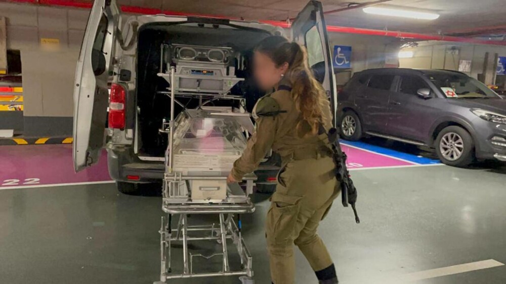 FOTO. Armata Israelului a început să trimită incubatoare pentru bebelușii în stare gravă din Gaza, în spitalul Al-Shifa - Imaginea 3
