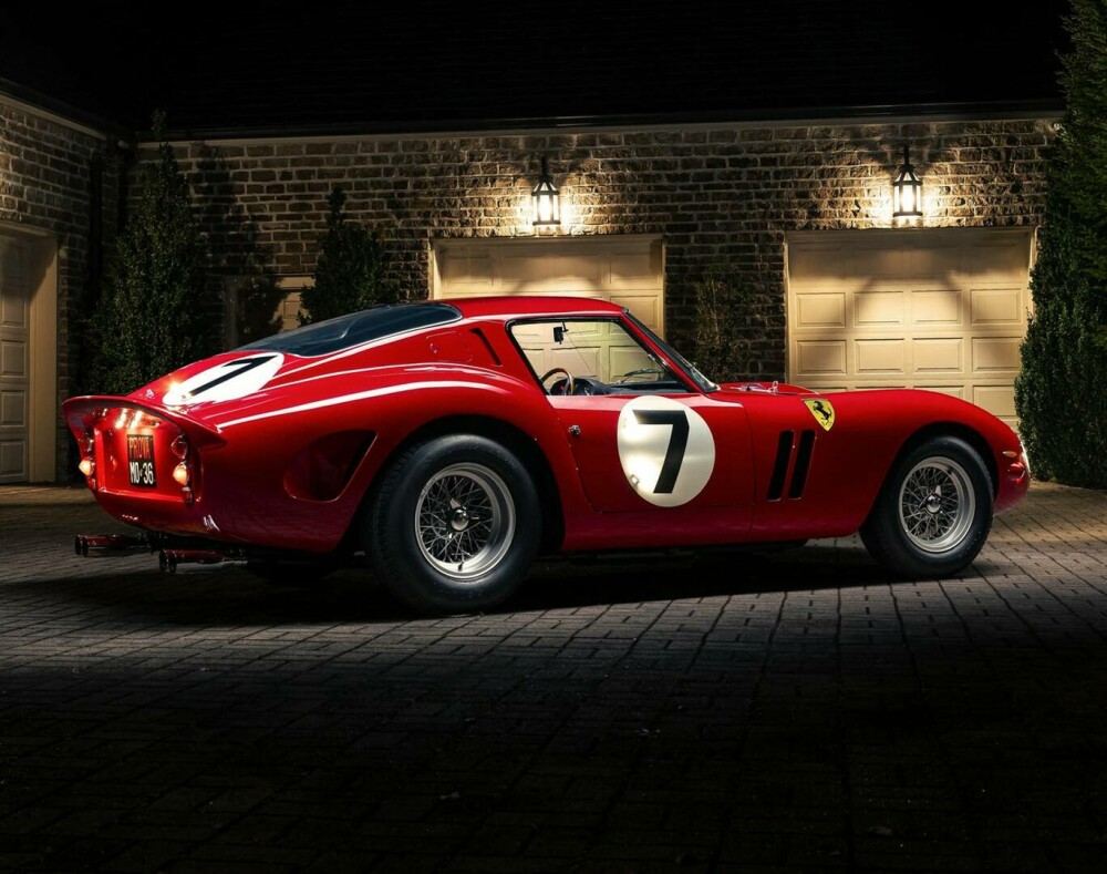 A doua cea mai scumpă mașină de colecţie vândută vreodată la o licitaţie este un Ferrari 250 GTO. Suma astronomică plătită - Imaginea 2