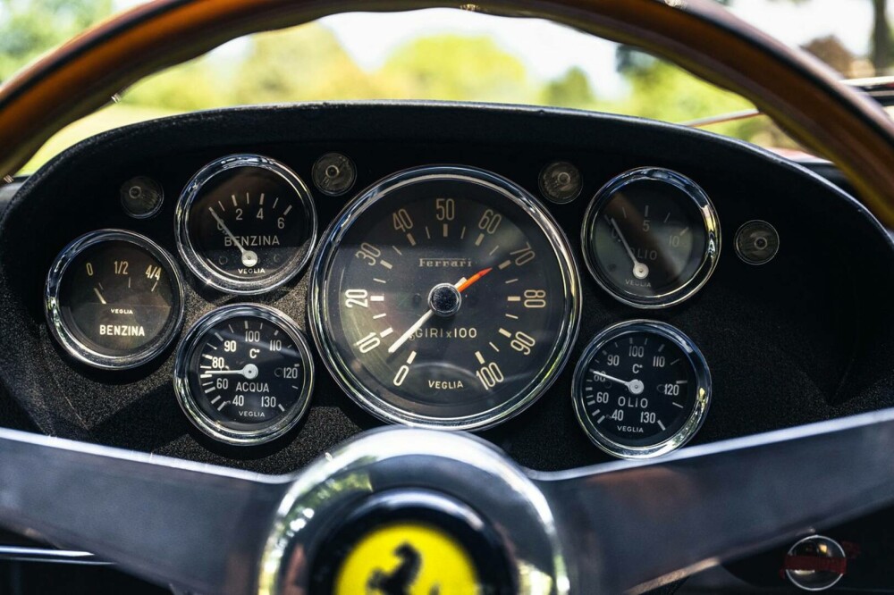 A doua cea mai scumpă mașină de colecţie vândută vreodată la o licitaţie este un Ferrari 250 GTO. Suma astronomică plătită - Imaginea 3