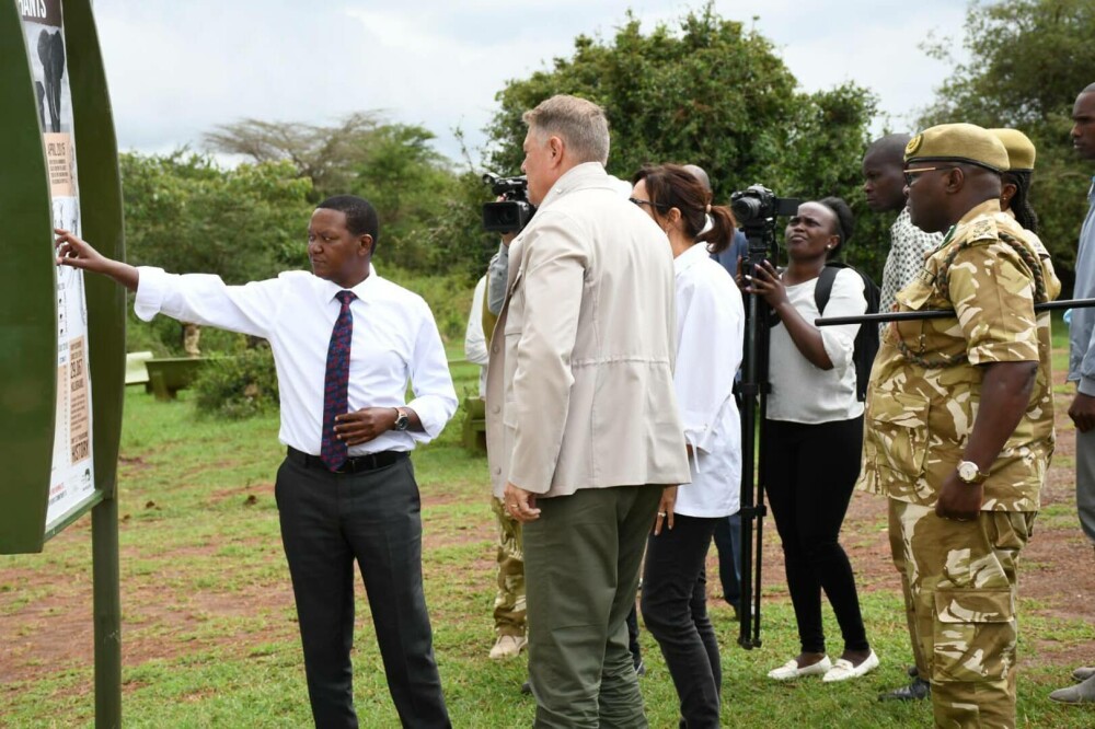 Preşedintele Klaus Iohannis şi Carmen, soția sa, în safari, în Parcul Naţional Nairobi | GALERIE FOTO - Imaginea 5