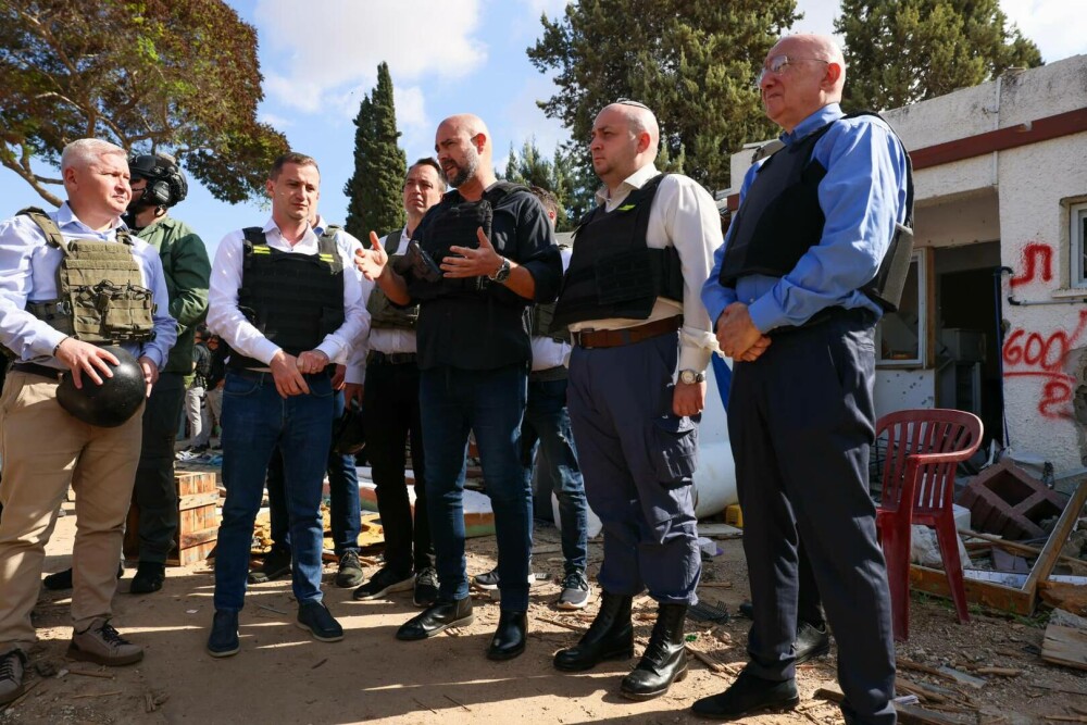 Delegaţie a Camerei Deputaţilor, în kibuțul Kfar Aza: O comunitate transformată în doar câteva ore într-un imens cimitir FOTO - Imaginea 8