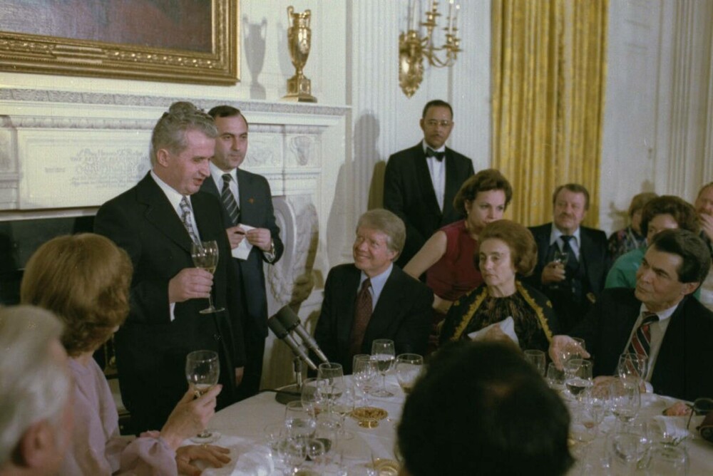 Rosalynn Carter, la masă cu Elena Ceaușescu. Legăturile subliminale ale întâlnirii dintre soții lor | FOTO - Imaginea 1