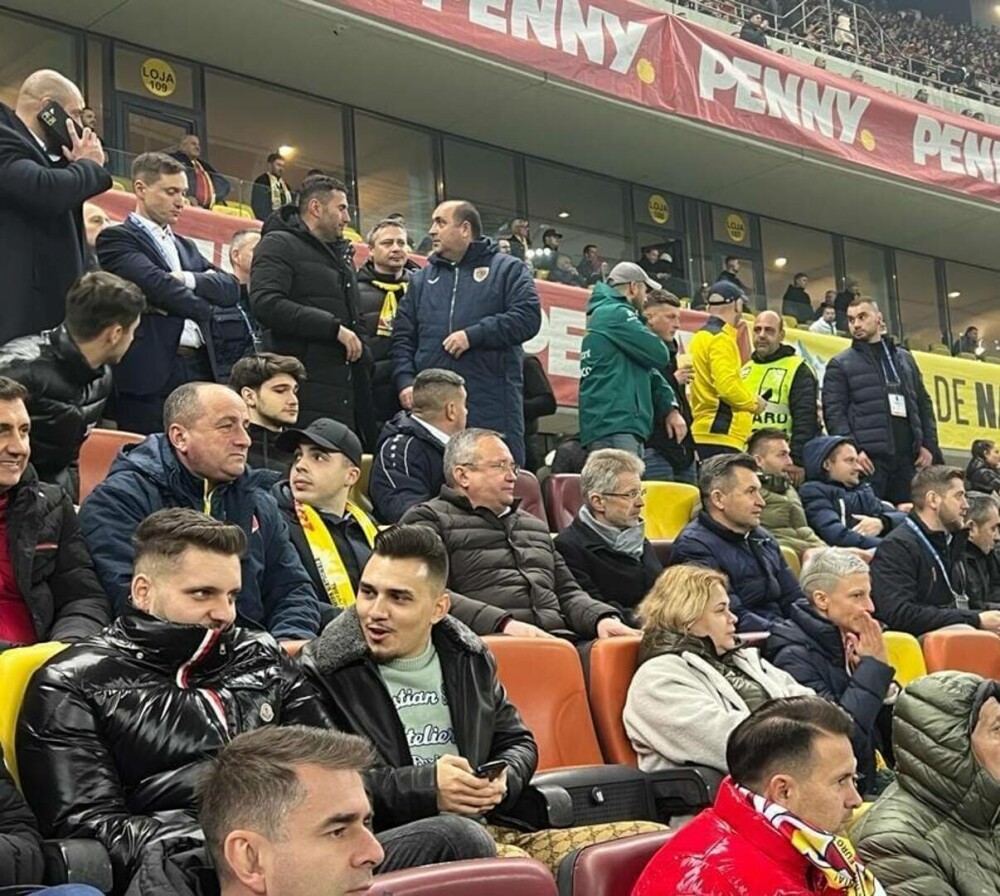Cum s-au bucurat politicienii României în tribune, la meciul cu Elveţia | GALERIE FOTO - Imaginea 3