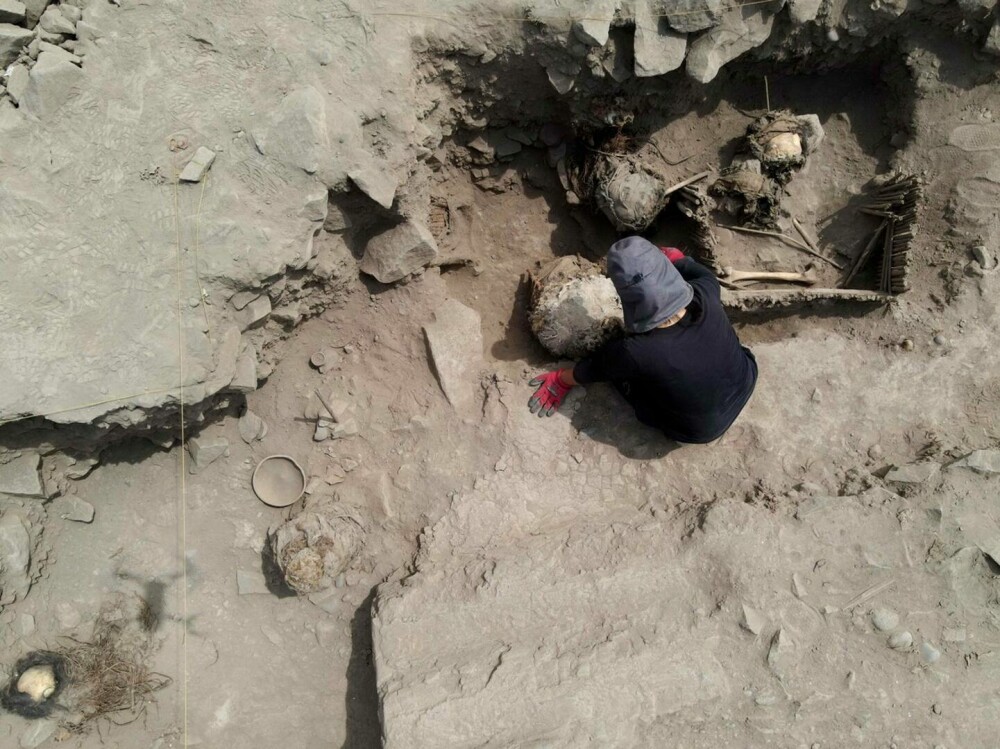 Arheologii din Peru au descoperit mumii ale unor copii, cu o vechime de peste 1.000 de ani. GALERIE FOTO - Imaginea 5