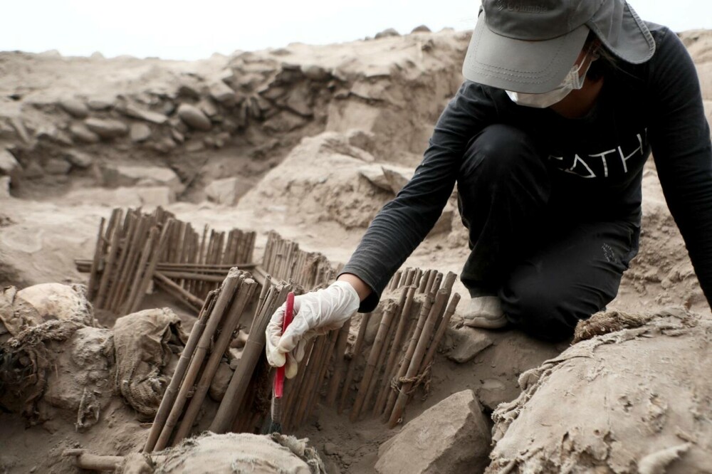 Arheologii din Peru au descoperit mumii ale unor copii, cu o vechime de peste 1.000 de ani. GALERIE FOTO - Imaginea 1