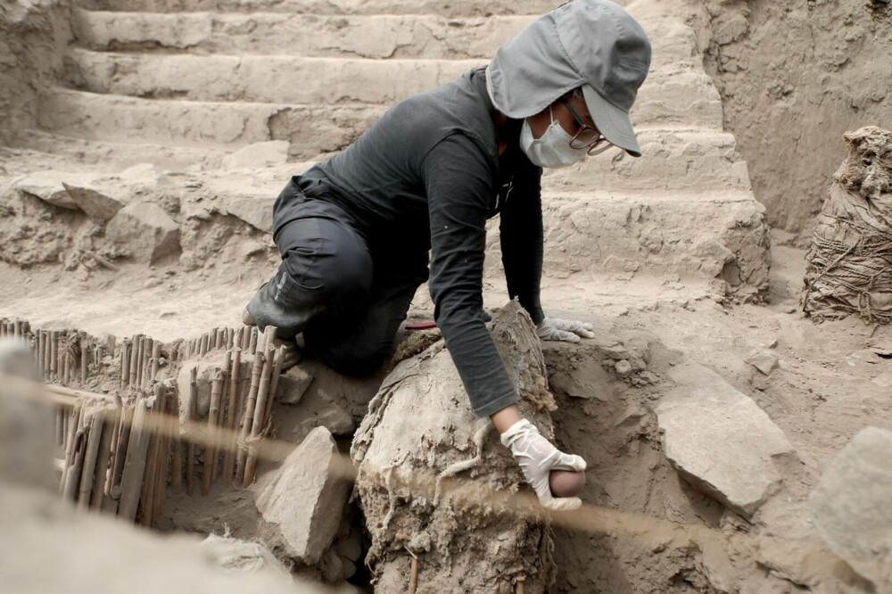 Arheologii din Peru au descoperit mumii ale unor copii, cu o vechime de peste 1.000 de ani. GALERIE FOTO - Imaginea 3