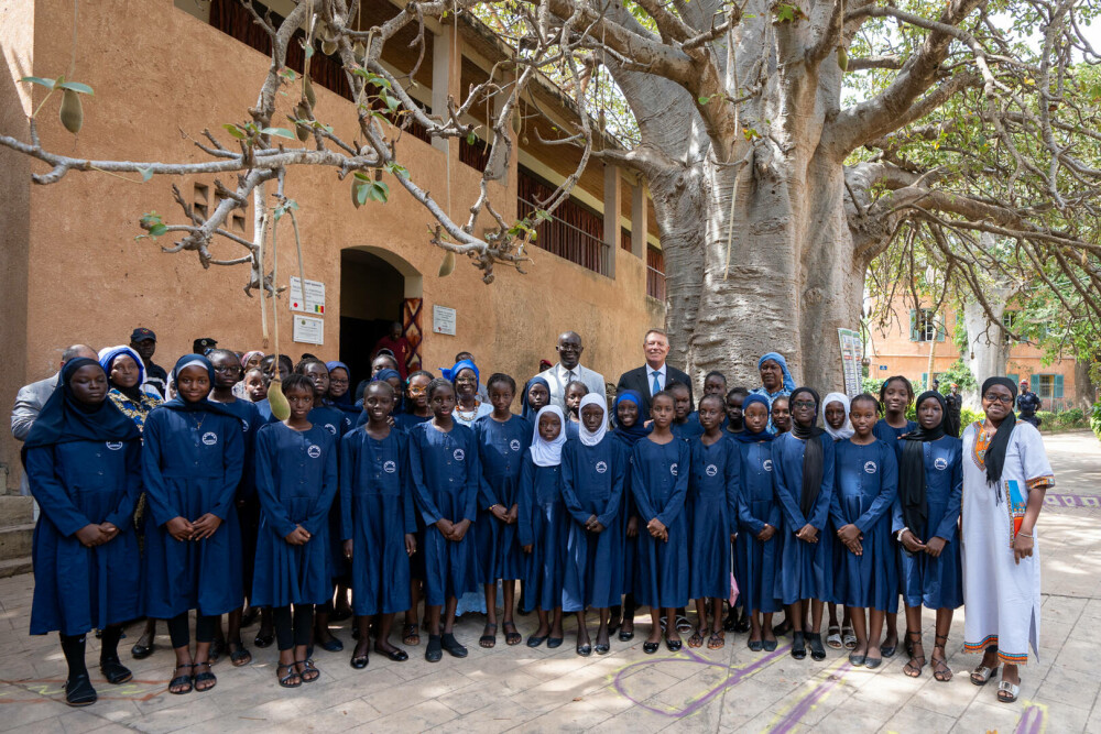 GALERIE FOTO. Klaus Iohannis a vizitat Casa Sclavilor din Senegal, muzeu în care au pășit și Barack Obama sau Nelson Mandela - Imaginea 9