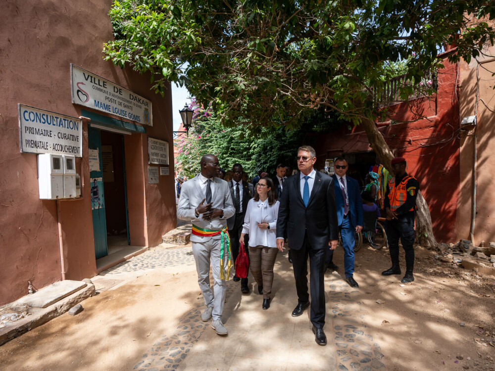 GALERIE FOTO. Klaus Iohannis a vizitat Casa Sclavilor din Senegal, muzeu în care au pășit și Barack Obama sau Nelson Mandela - Imaginea 10