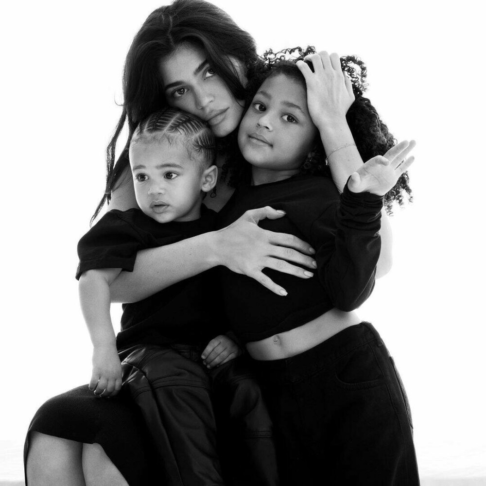 Apariție de senzație a lui Kylie Jenner. Mezina familiei Kardashian - Jenner a uimit fanii cu silueta sa de invidiat | FOTO - Imaginea 16